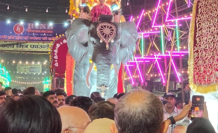 *भव्यता के साथ निकला श्री महंत बाबा हाथीराम पजावा का रामदल*  *शगुन ग्रुप चौक ने सभी चौकिया को पुरस्कार दिया*
