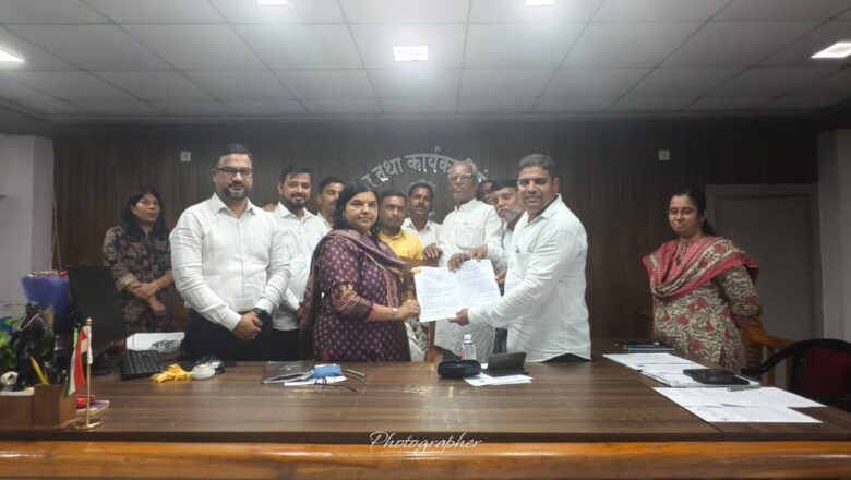 गांव वालों ने कालू डैम के लिए ज़मीन अधिग्रहण का कड़ा विरोध किया; राज्य के अधिकारियों को मेमोरेंडम दिया
