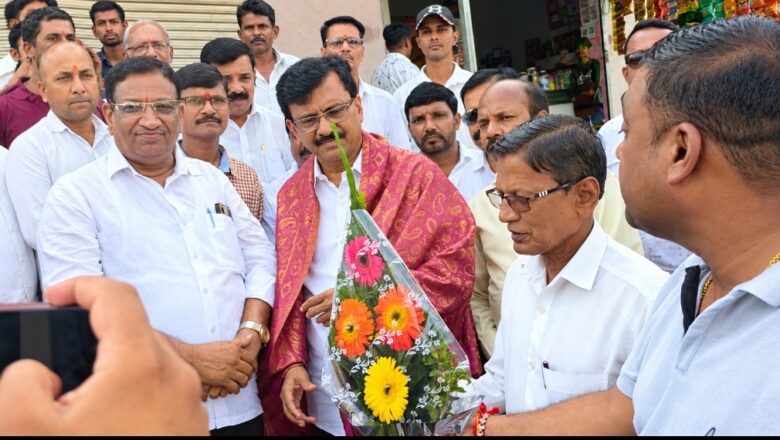 The struggle over Kalu Dam has reached its peak Shiv Sena leader Sanjay Raut supports the struggle of the dam victims