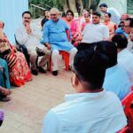 मृतक सतीश श्रीवास्तव के आवास पर पहुंच कर अखिल भारतीय कायस्थ महासभा ने दी श्रद्धांजलि