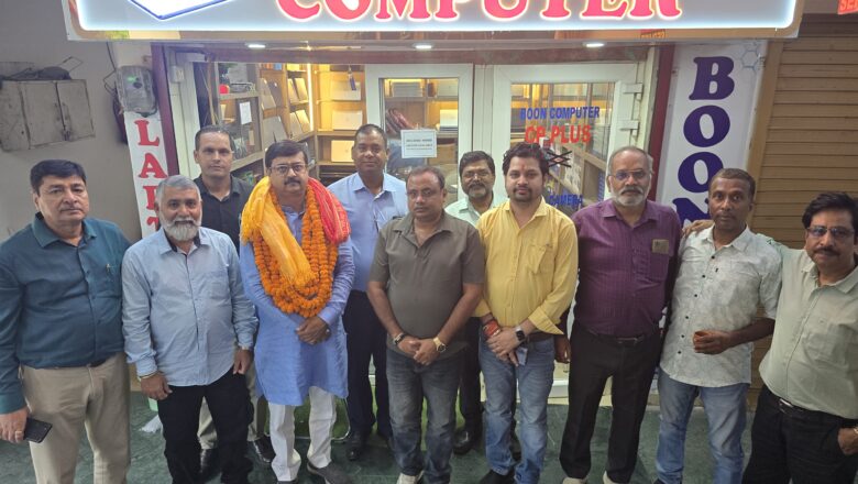 आशीष गुप्ता को BJP प्रदेश प्रवक्ता बनने पर ‘इलाहाबाद कंप्यूटर डीलर्स वेलफेयर एसोसिएशन’ ने किया सम्मानित