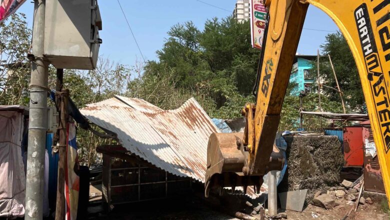 Chicken and Mutton Shops on Footpaths Removed in Dombivli’s ‘H’ Ward